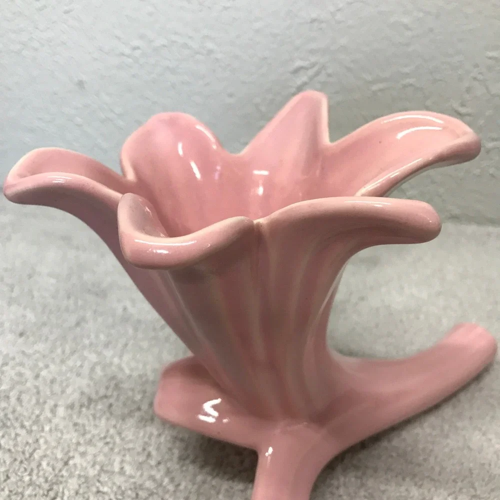 Vintage Ceramic Pink Lily Bud Vase MCM Art Deco Tripod Base Floral Decor‎ 6in